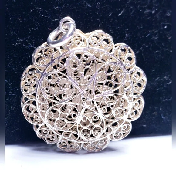 Vintage Sterling Silver Floral Filigree Locket Charm Pendant - Picture 2 of 6